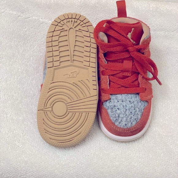 Jordan 1 Mid SE (TD) - Picture 2 of 3